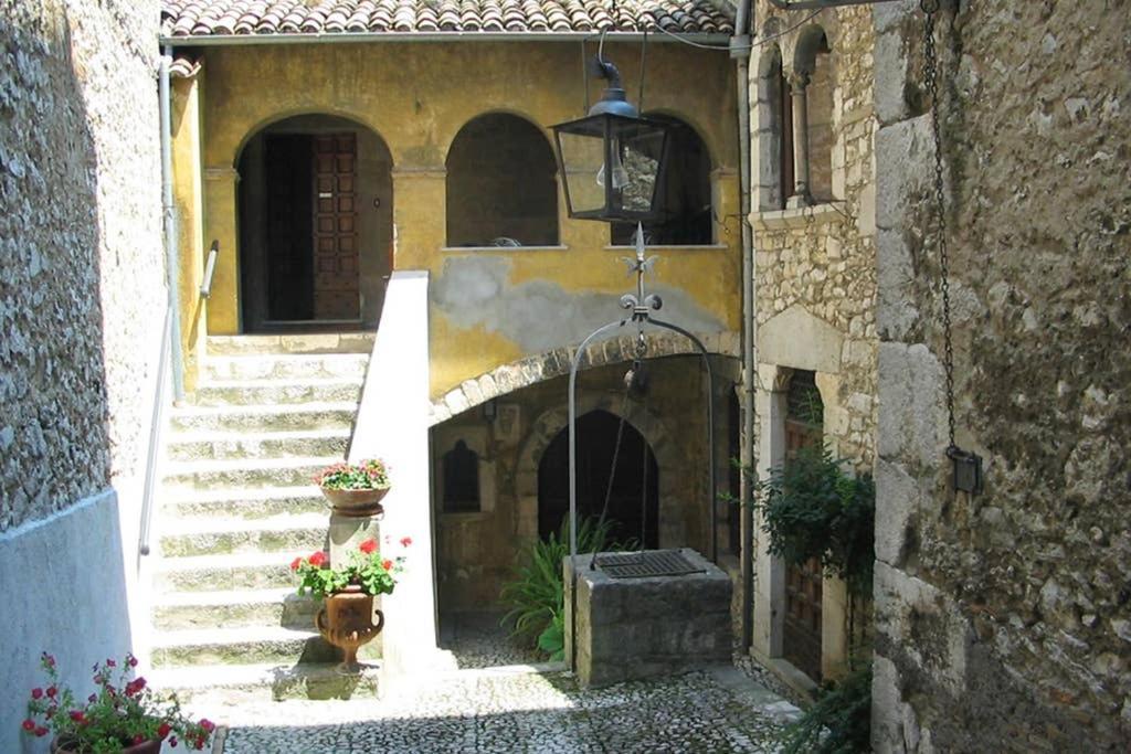 Domus - Casa Vacanza B&B Veroli Exterior photo